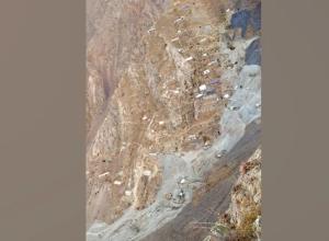 عکس کوه که معدن یاقوت در آن تثیبت شده است 