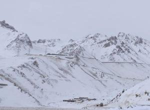 عکسی از کوه های هندوکش محل عبور  شاهراه سالنگ 