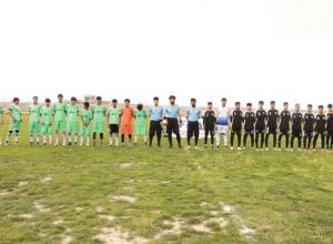 تصویر از دو تیم مسابقه نخسبت رقابت ها